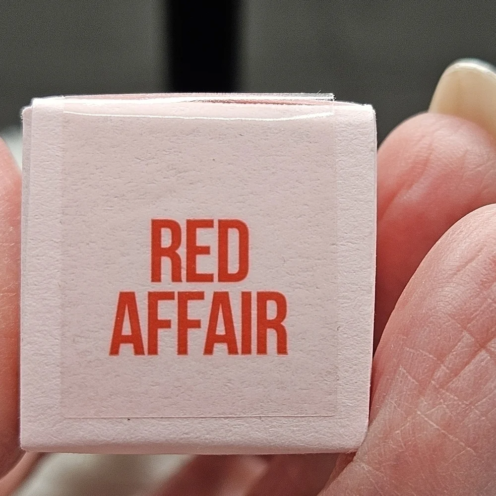 JEFFREE STAR Velvet Trap Lipstick - RED AFFAIR